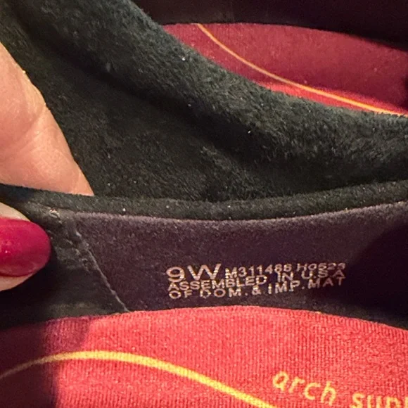 Munro black suede ankle booties - Picture 7 of 7